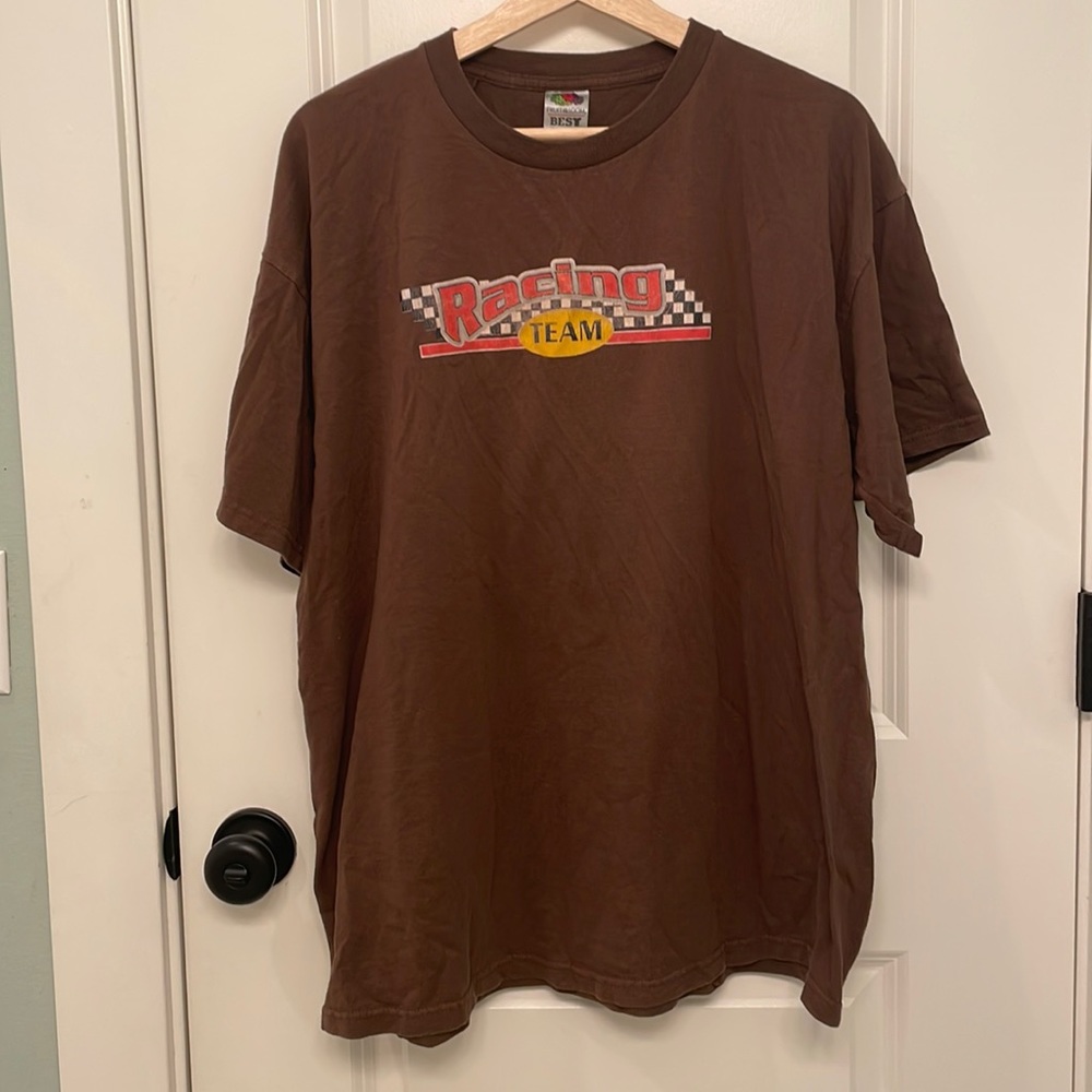 FRUIT OF THE LOOM. brown racing team tee shirt. size x large